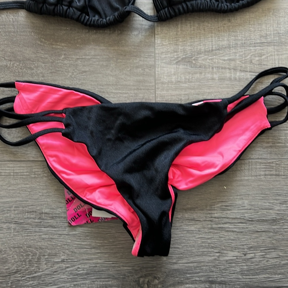 Bikinis - Picture 4 of 8